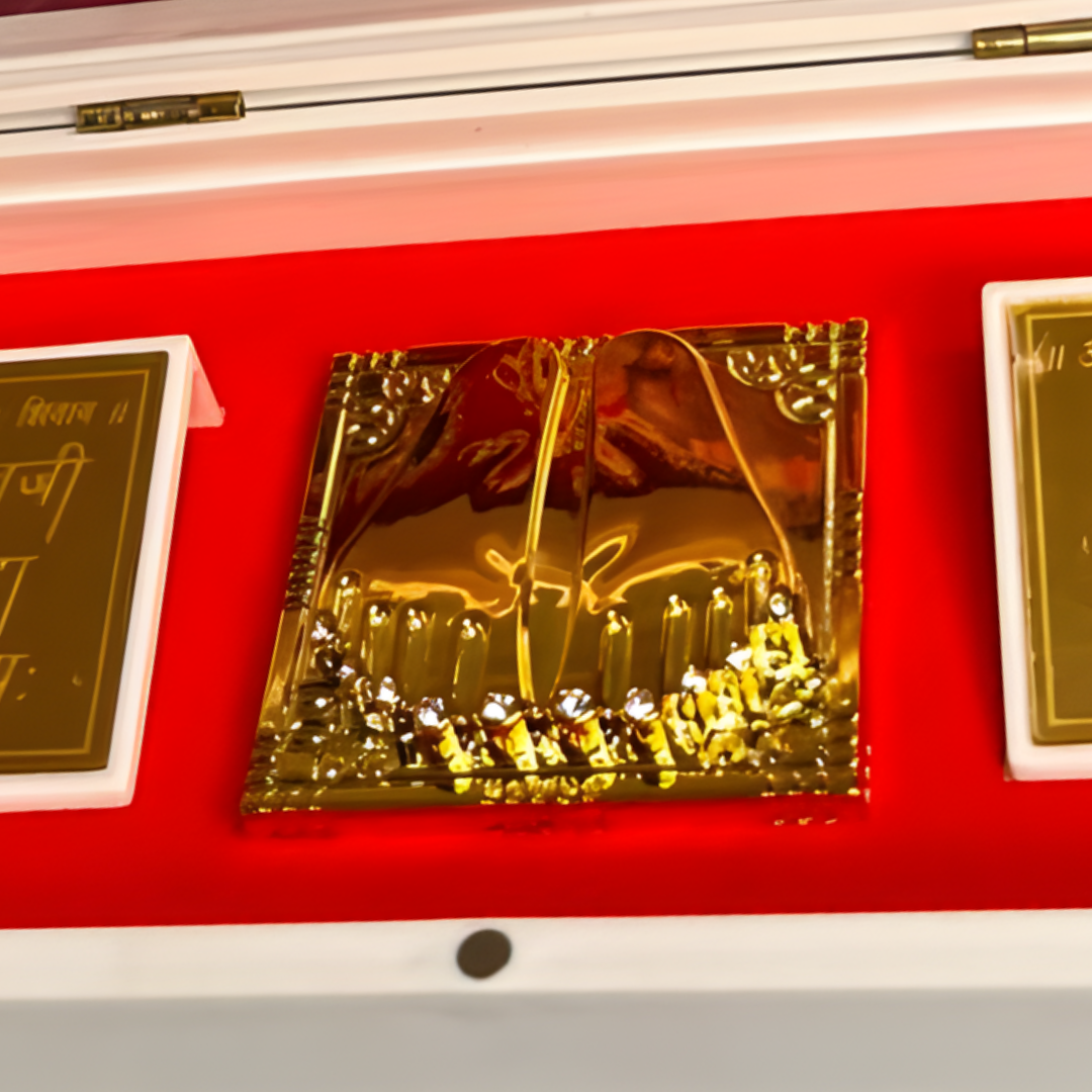 24 Karat Gold Plated Jai Guru Ji Swaroop Shukrana Guru Ji Photo in White Charan Paduka Box with Chandan Fragrance